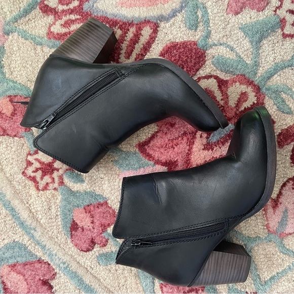 Black zipper ankle boots - Picture 2 of 8